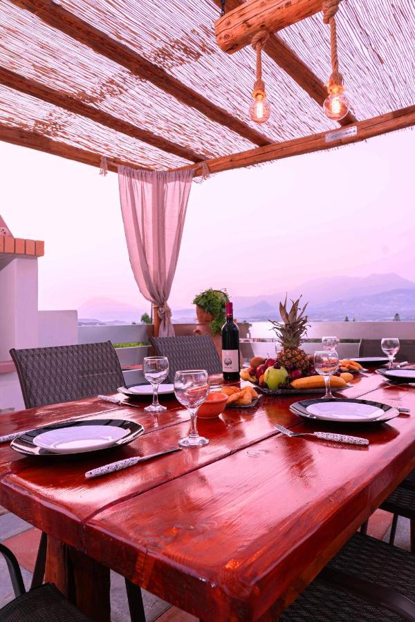 Pombia Haritos Holidays Home מראה חיצוני תמונה