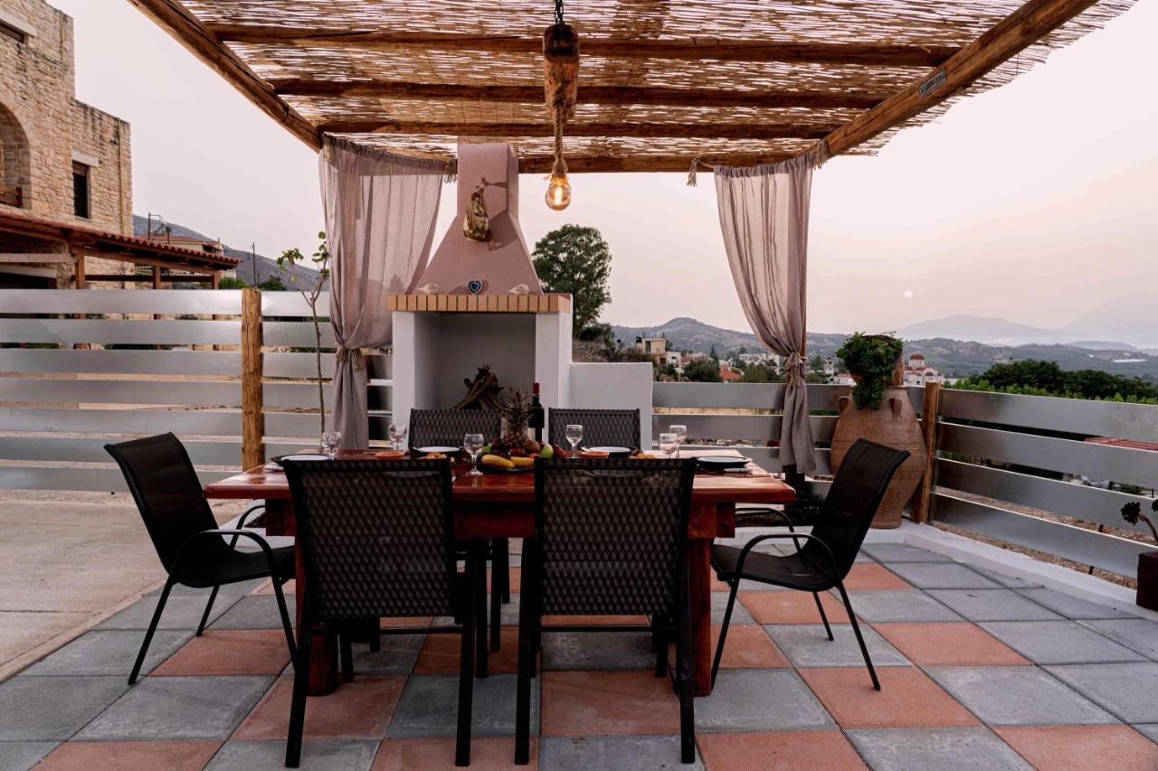 Pombia Haritos Holidays Home מראה חיצוני תמונה