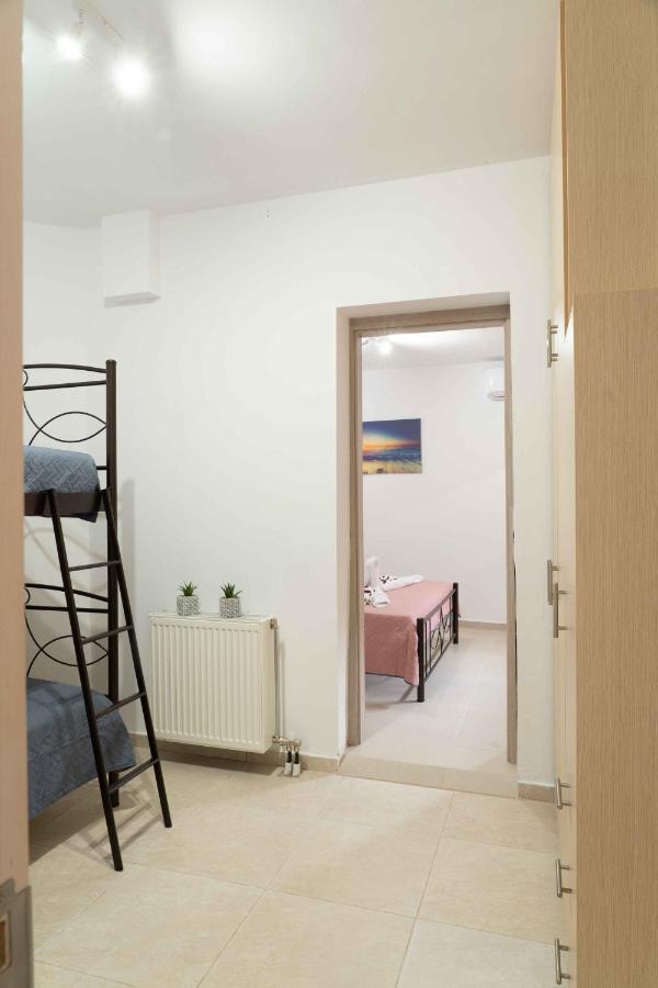 Pombia Haritos Holidays Home מראה חיצוני תמונה