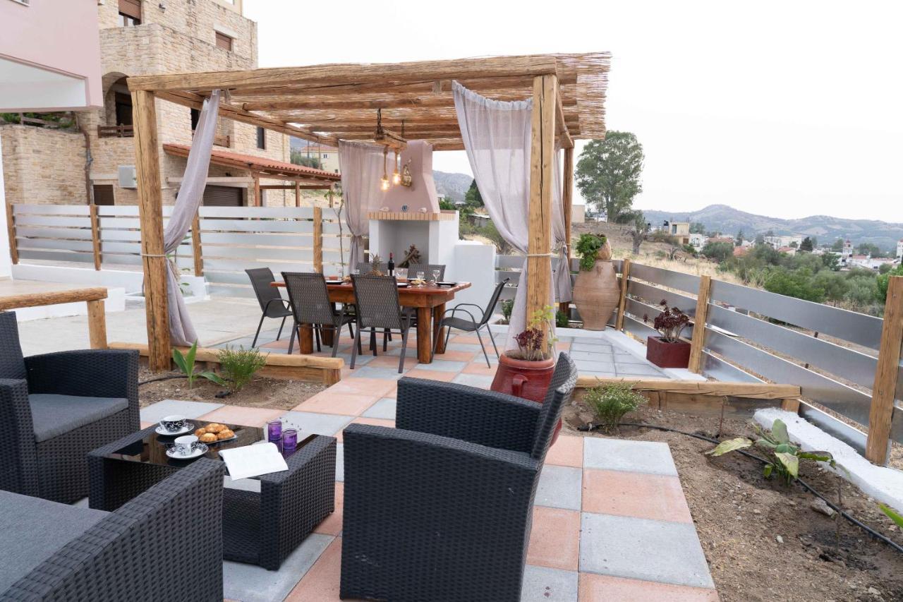 Pombia Haritos Holidays Home מראה חיצוני תמונה